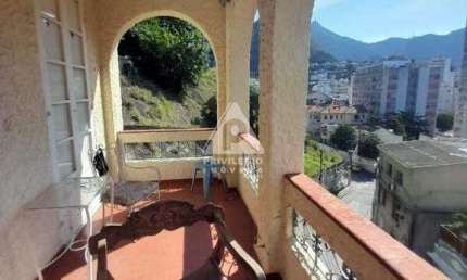 Maravilhoso apartamento tipo casa a venda em Laranjeiras!