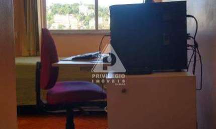 APARTAMENTO COM 2 QUARTOS, COM 1 VAGA DE GARAGEM E VISTA PRA CRISTO NO CENTRO DO RIO