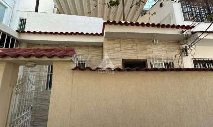 Casa de vila à venda de 2 quartos, reformada no coração do Grajaú. Entrar e morar.