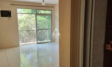 Apartmento a venda com 2 quartos, varanda e vaga em botafogo, rio de janeiro, rj