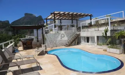 Oportunidade única: cobertura linear de 543m² com vista espetacular no jardim oceânico
