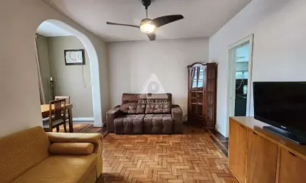 Apartamento à venda no catete. 1 quarto com dependência.