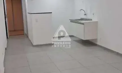 Privilégio vende studio no centro do rio com varanda