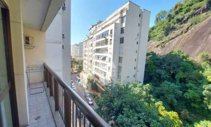 Flat à Venda – 1 Quarto, Mobiliado e com Vista para a Montanha!