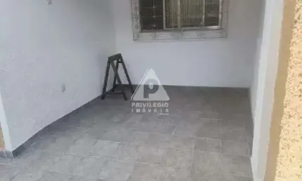Casa duplex frente de rua a venda , 2 quartos , vaga , andarai