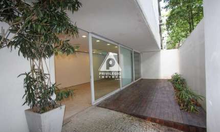 Privilégio Imóveis vende: Um excelente prédio no Leblon, composto por 4 andares