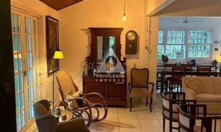 Casa linear em condomínio fechado/ 3 quartos, 2 suítes, 5 vagas, com 1282 m²/ Itanhangá