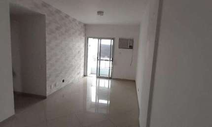 Apartamento na Tijuca com Quarto, Sala e Dependência Completa