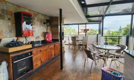 Linda cobertura duplex com 3 quartos lugar privilegiado.