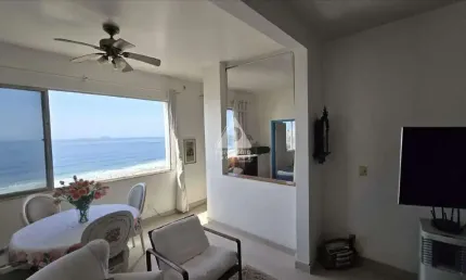 Apartamento de 3 quartos a venda na avenida atlântica frontal.