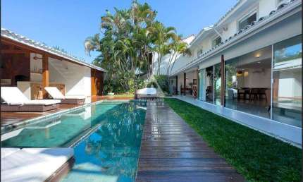 Espetacular Casa - 06 quartos - 03 suítes - 430m² - Porteira Fechada - Santa Mônica Sul - Barra da Tijuca