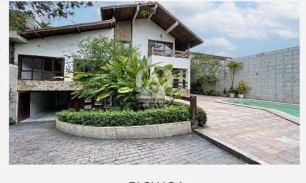 Casa de Luxo com 7 quartos, sendo 5 suítes, piscina, sauna, área gourmet em Condomínio Fechado na Barra da Tijuca