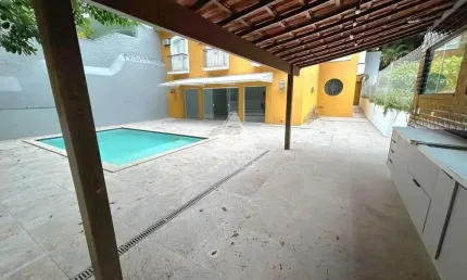 Espaço e conforto na gávea: casa com 4 quartos, piscina e churrasqueira