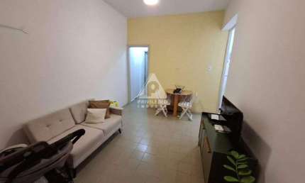 1 quarto sala com Dependência Completa em Copacabana!