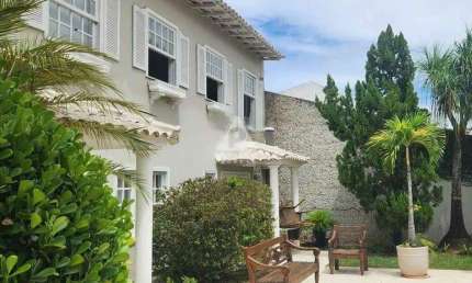 Casa no Condomínio Vivendas do Bosque - Barra da Tijuca - 4 quartos (duas suítes) , piscina, sauna, varanda gourmet