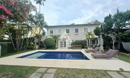 Casa no condomínio vivendas do bosque - barra da tijuca - 4 quartos (duas suítes) , piscina, sauna, varanda gourmet