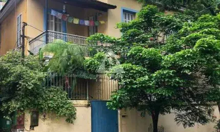 Casa em laranjeiras com 05 quartos , 02 salas e 07 vagas!