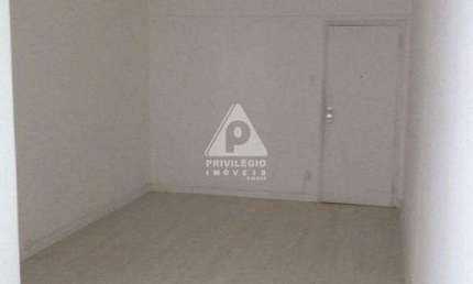 EXCELENTE APARTAMENTO NA GLÓRIA AMBIENTE FAMILIAR 2 QUARTOS COM DEPENDÊNCIA COMPLETA