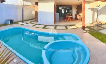 Casa em pórtico de búzios com 360m² de terreno total. 3 quartos; 2 banheiros; ampla área gourmet