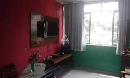 2 quartos, banheiro, área de serviço, 2 vagas no condomínio