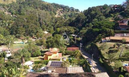 Casa Triplex com 3 suítes (hidromassagem na suíte principal) em Condomínio com Total Infra em Itaipava.
