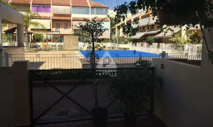 Casa em condomínio fechado com 141m², 3 quartos e 2 vagas de garagem no recreio dos bandeirantes