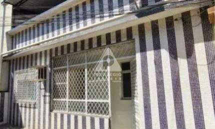 Casa de vila em excelente localização no centro da cidade!