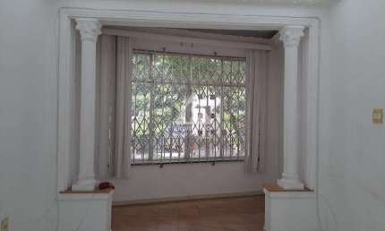 3 quartos,1 suíte, 2 banheiros, dependência completa, sala ampla, cozinha e área externa. Apartamento todo telado, janelão e arejado