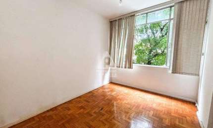 Quarto e sala rua silenciosa e arborizada no Catete