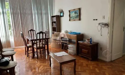 Em botafogo! excelente apartamento de 2 quartos com sala ampla e dependências completas.