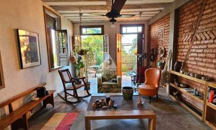 Privilégio Imóveis vende: Casa tríplex espaço, conforto e funcionalidade