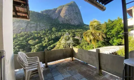 Oportunidade única no joá – casa triplex com restaurante integrado! - 5 quartos (4 suítes), 2 salas, 2 varandas e 2 garagens