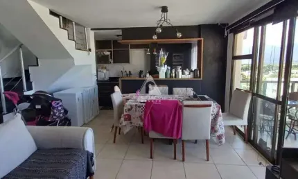 Cobertura duplex exclusiva no pontal oceânico: viva com conforto, lazer e praia!