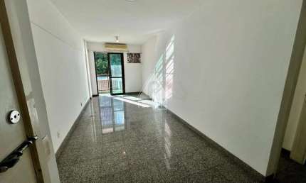 Apartamento de dois quartos suítes com varanda e vaga de garagem em Botafogo