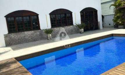 SALÃO, 4 QUARTOS (3 SUÍTES), LAVABO, PISCINA, SAUNA, CHURRASQUEIRA, 2 VAGAS