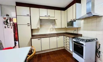 3 quartos sendo 1 suite, super silencioso, churrasquera, area externa, infraestrutura, vaga, portaria 24h,
