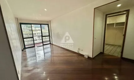 Cobertura duplex com 4 quartos sendo 3 suítes vista lagoa churrasqueira piscina e portaria 24 horas 2 vagas no humaitá