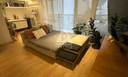 Excelente apartamento reformado em botafogo – 2 suítes, varanda e 2 vagas