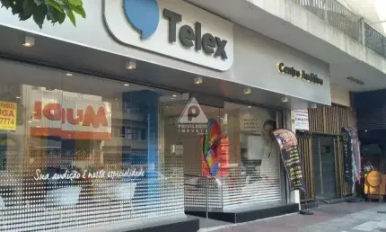 Loja com frente ampla em botafogo, com 225m² de área total, sendo 135m² de loja + 90m² de estoque, na rua voluntários da pátria, 25, lojas a e b.