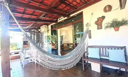 Cobertura linear com 3 quartos, 2 banheiros sociais. terraço. 1 vaga de garagem em laranjeiras!