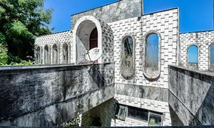 Casa à venda no jardim botânico, 4 suítes, varanda, 4 vagas na garagem, piscina, bar e churrasqueira
