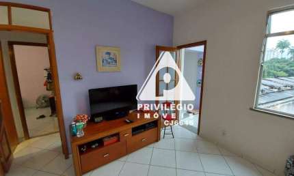 Apartamento de 2 quartos, varanda, dependência, área de serviço
