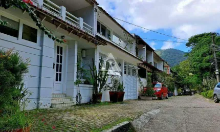 CASA MARAVILHOSA EM CONDOMÍNIO FECHADO: TRIPLEX. 4 QTOS. 2 STES. INFRA TOTAL DE LAZER