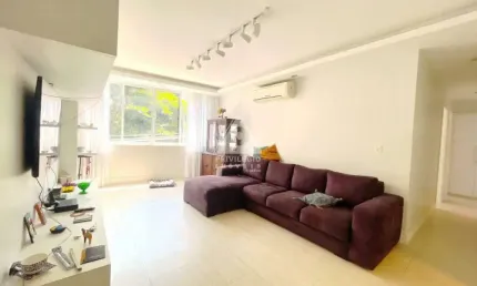Reformadíssimo três quartos com suíte, closet e dependência. Reformado no Coração de Copacabana.