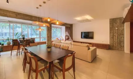 Apartamento à em Copacabana, 3 quartos, suíte, 2 vagas, reformado