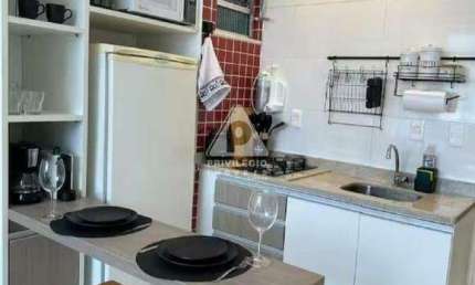 Oportunidade! Studio reformadisimo vista mar pronto para investidores!