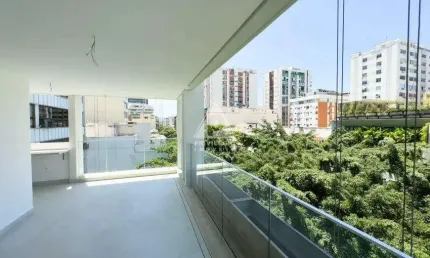 Prédio novíssimo! 4 quartos sendo 2 suíte, 4 banheiros ao total. 185m² com 2 vagas de garagem!! frontal.