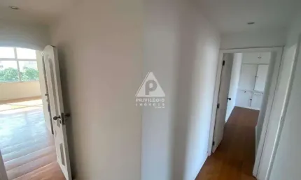 Ipanema!! 3 Quartos com 1 suíte, 3 banheiros ao total e 2 vagas!! Prédio na quadra da praia e centro de terreno. 108m²