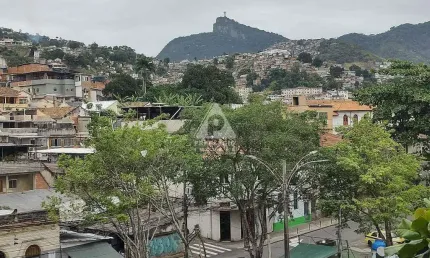 Sala 2 quartos com vaga no parqueamento , em frente ao prédio!!!!!!