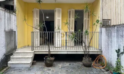 Apartamento térreo estilo casa bem iluminado, arejado e com espaço para toda família!